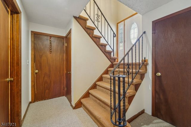 8 Nimbus Dr, Vernon Twp., NJ 07462