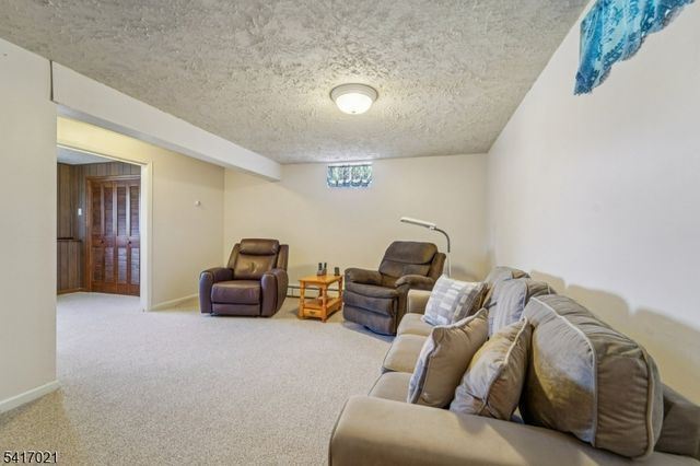 8 Nimbus Dr, Vernon Twp., NJ 07462