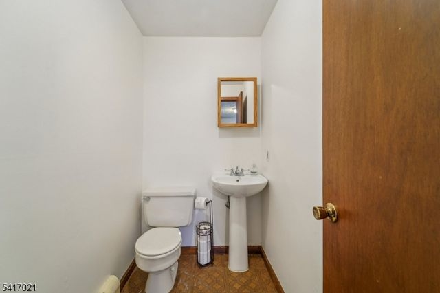 8 Nimbus Dr, Vernon Twp., NJ 07462