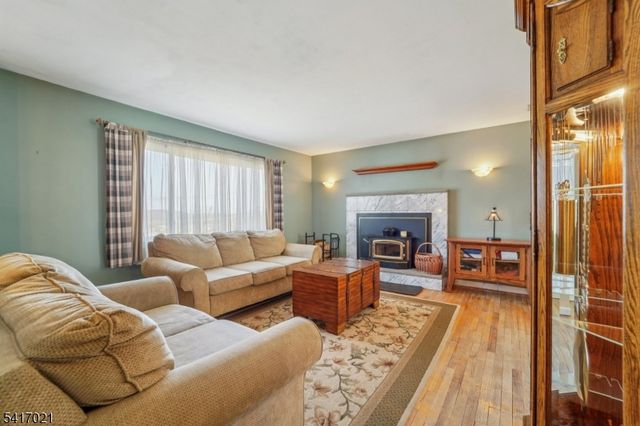 8 Nimbus Dr, Vernon Twp., NJ 07462