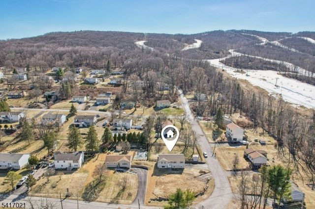 8 Nimbus Dr, Vernon Twp., NJ 07462