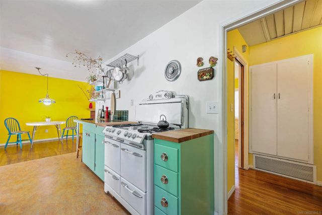 6110 Amaya Dr, La Mesa, CA 91942