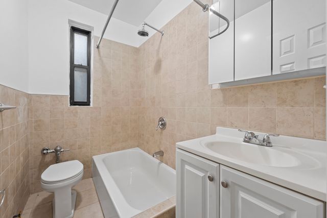 3535 75th St Apt 401, New York City, NY 11372