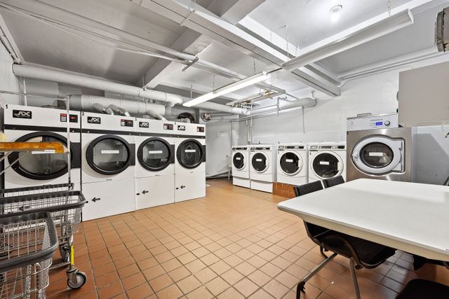 3535 75th St Apt 401, New York City, NY 11372