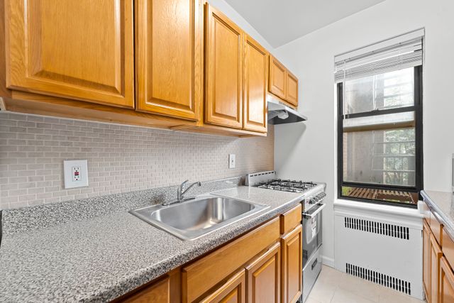3535 75th St Apt 401, New York City, NY 11372