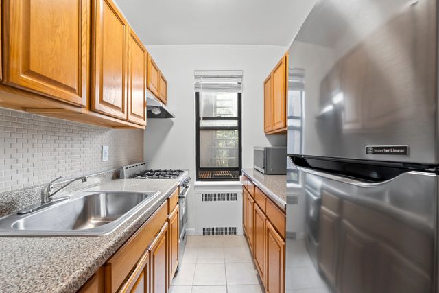 3535 75th St Apt 401, New York City, NY 11372