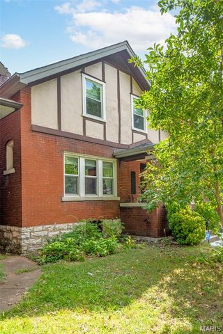 20 Lawn Place, St Louis, MO 63110
