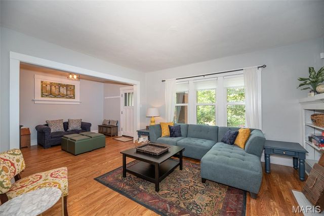 20 Lawn Place, St Louis, MO 63110