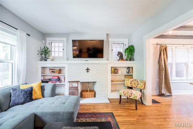 20 Lawn Place, St Louis, MO 63110