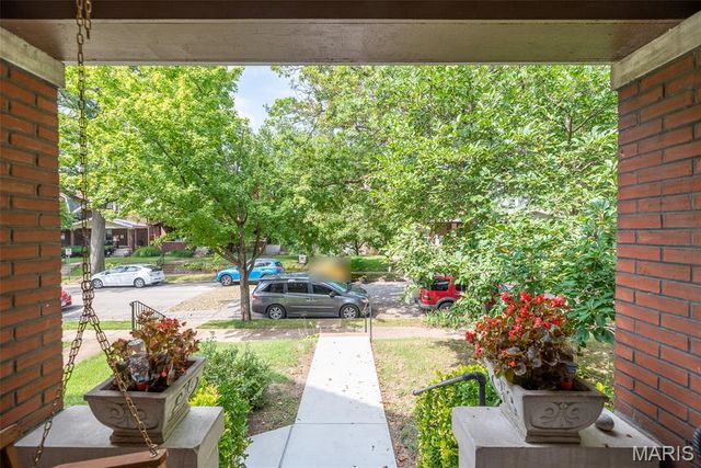 20 Lawn Place, St Louis, MO 63110