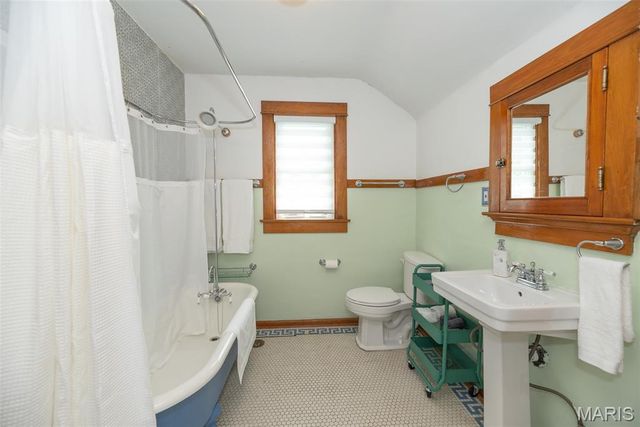 20 Lawn Place, St Louis, MO 63110