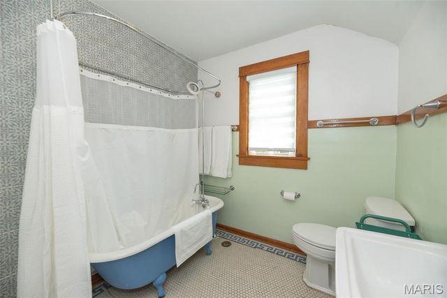 20 Lawn Place, St Louis, MO 63110