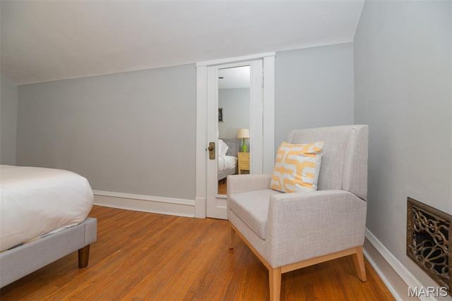 20 Lawn Place, St Louis, MO 63110