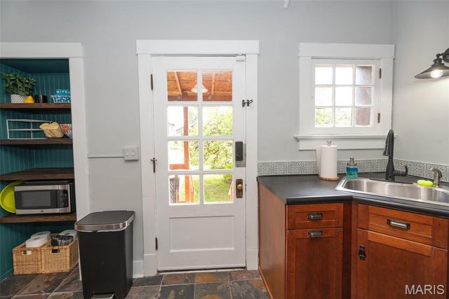 20 Lawn Place, St Louis, MO 63110