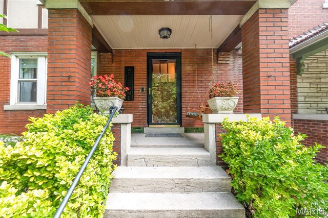 20 Lawn Place, St Louis, MO 63110