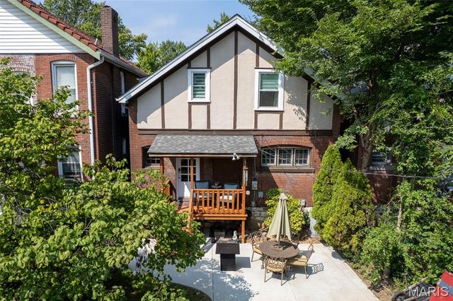 20 Lawn Place, St Louis, MO 63110