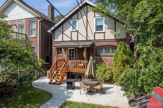 20 Lawn Place, St Louis, MO 63110