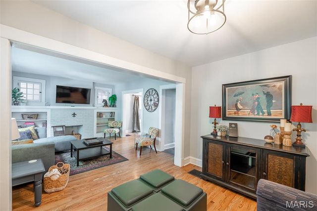 20 Lawn Place, St Louis, MO 63110