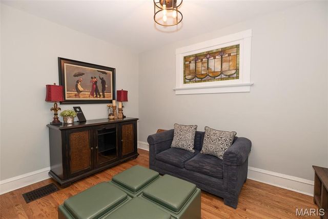 20 Lawn Place, St Louis, MO 63110