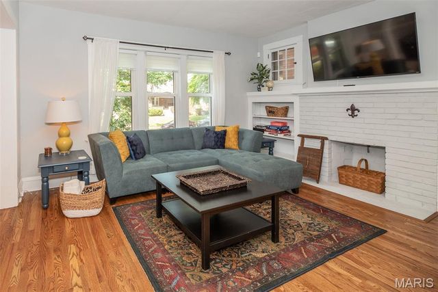 20 Lawn Place, St Louis, MO 63110