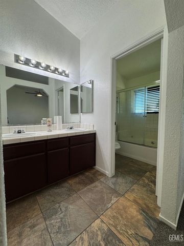 6101 Key West Drive, Bakersfield, CA 93313