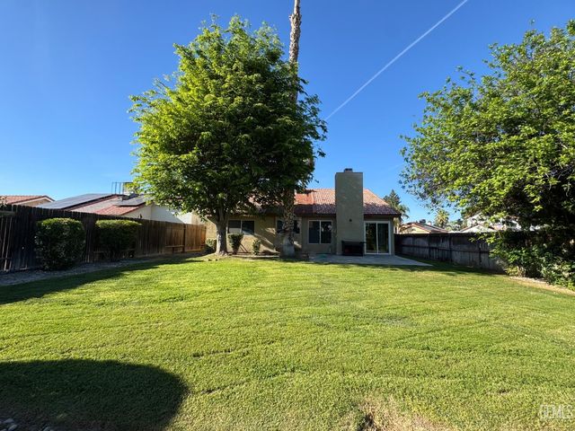 6101 Key West Drive, Bakersfield, CA 93313