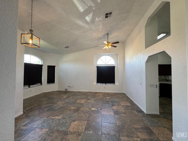 6101 Key West Drive, Bakersfield, CA 93313