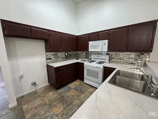 6101 Key West Drive, Bakersfield, CA 93313