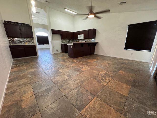 6101 Key West Drive, Bakersfield, CA 93313