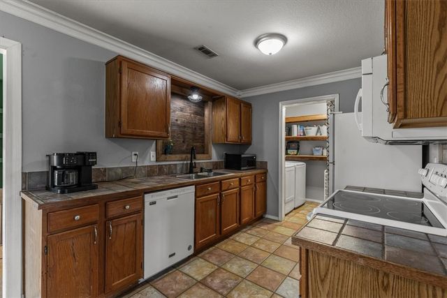 1988 W Liberty Avenue, Tontitown, AR 72762