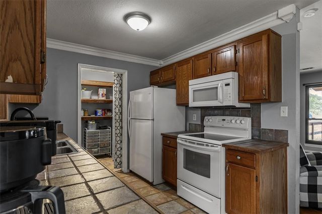 1988 W Liberty Avenue, Tontitown, AR 72762
