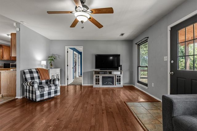 1988 W Liberty Avenue, Tontitown, AR 72762