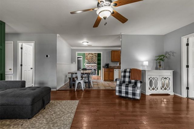 1988 W Liberty Avenue, Tontitown, AR 72762