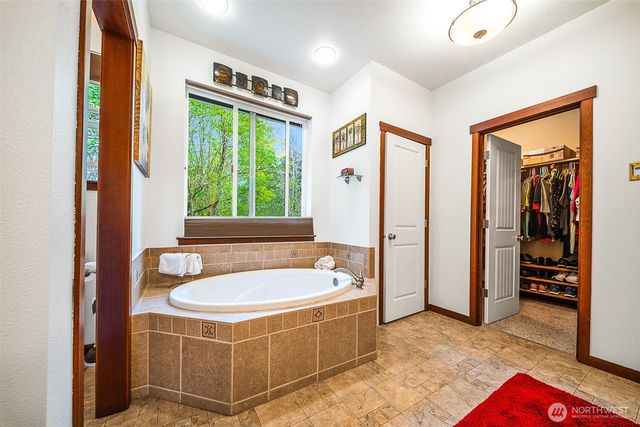 11940 Windtree Lane SE, Rainier, WA 98576