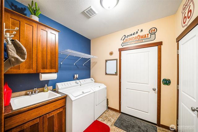11940 Windtree Lane SE, Rainier, WA 98576