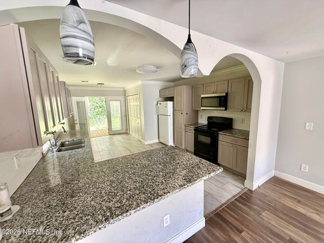 10565 BESSENT Road N, Jacksonville, FL 32218
