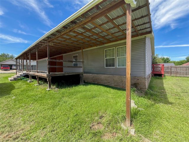 845 Caldwell ST, Lexington, TX 78947