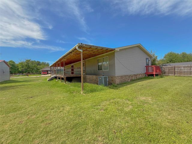 845 Caldwell ST, Lexington, TX 78947