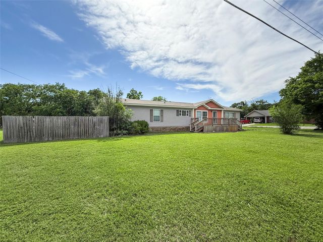 845 Caldwell ST, Lexington, TX 78947