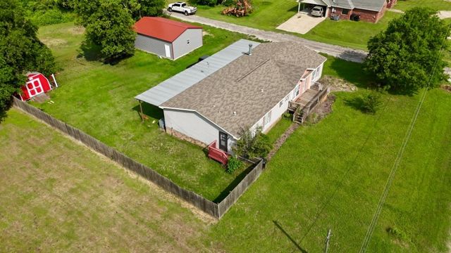 845 Caldwell ST, Lexington, TX 78947