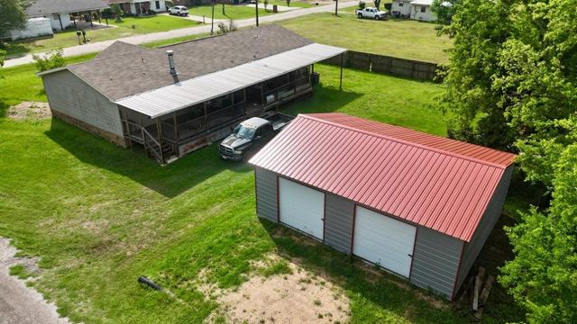 845 Caldwell ST, Lexington, TX 78947
