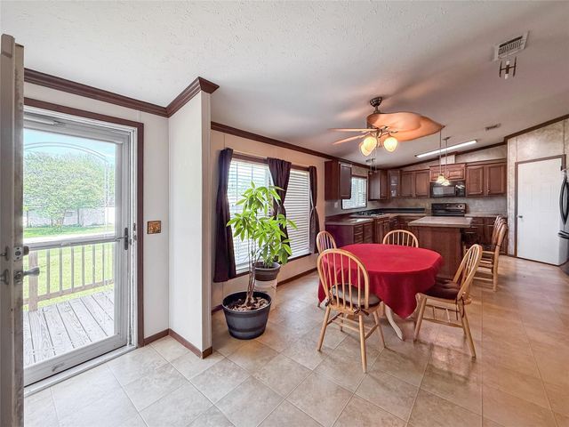 845 Caldwell ST, Lexington, TX 78947