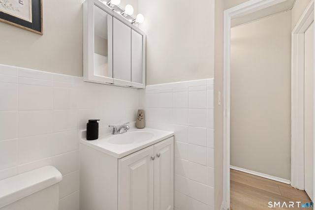 125 Lawn Avenue B6, Stamford, CT 06902