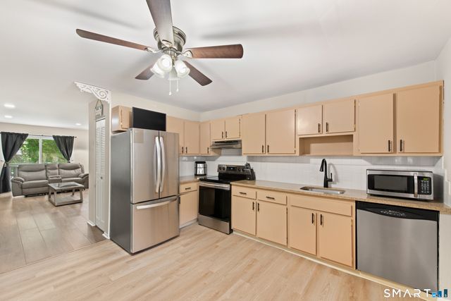 125 Lawn Avenue B6, Stamford, CT 06902