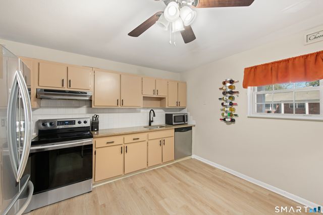 125 Lawn Avenue B6, Stamford, CT 06902