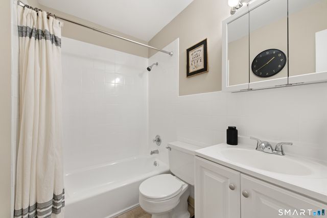 125 Lawn Avenue B6, Stamford, CT 06902