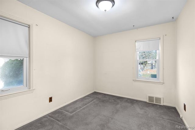 22225 E 10 Mile Road, Saint Clair Shores, MI 48080