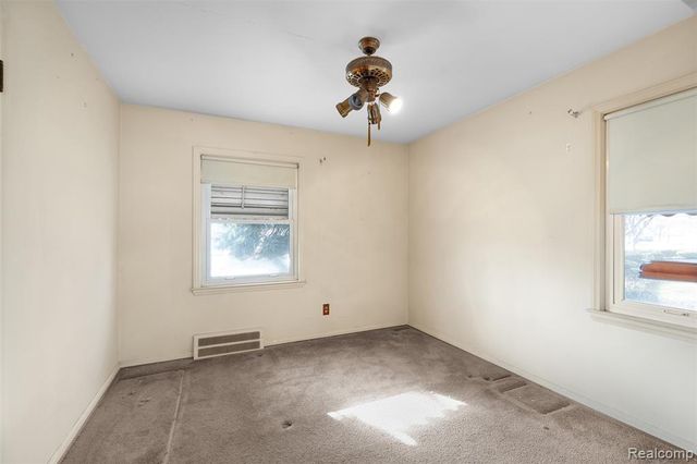 22225 E 10 Mile Road, Saint Clair Shores, MI 48080