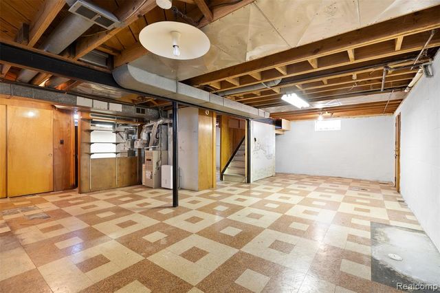 22225 E 10 Mile Road, Saint Clair Shores, MI 48080