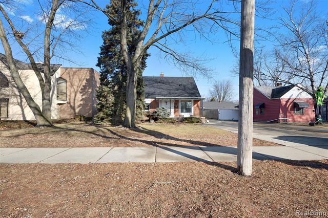 22225 E 10 Mile Road, Saint Clair Shores, MI 48080